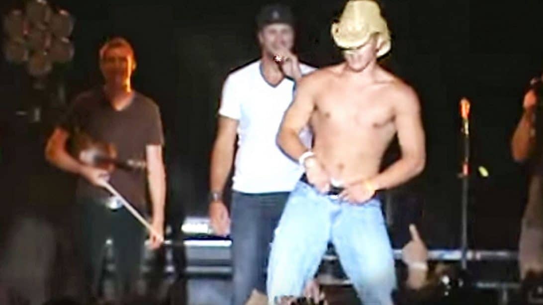 Luke Bryan Shirtless Fan Have DanceOff During 201