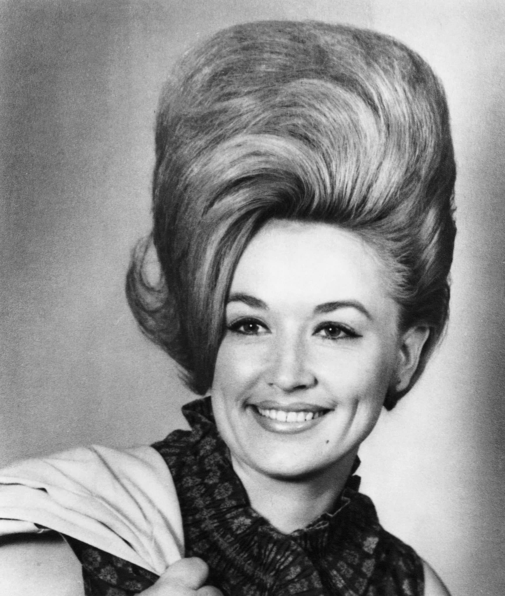 NASHVILLE - 1965:  Country singer Dolly Parton poses for a portrait in 1965 in Nashville, Tennessee. 