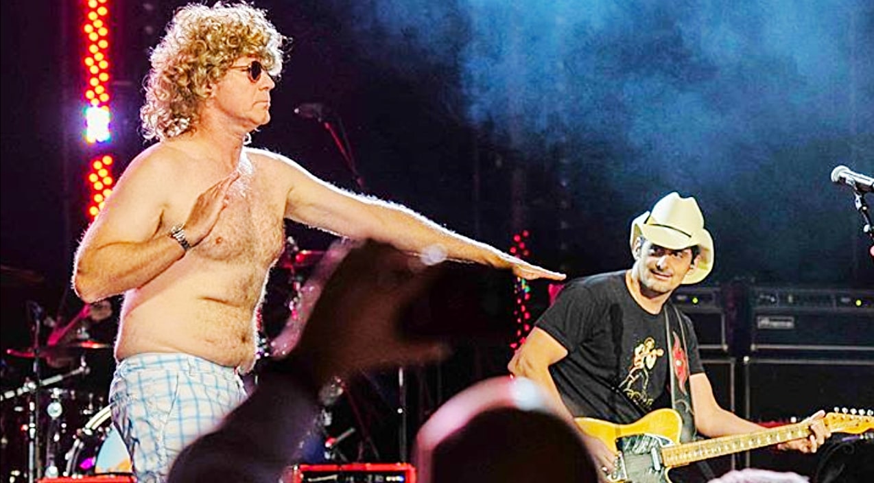 Brad paisley shirtless