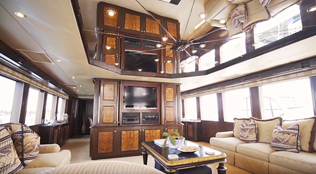100 ft yacht interior
