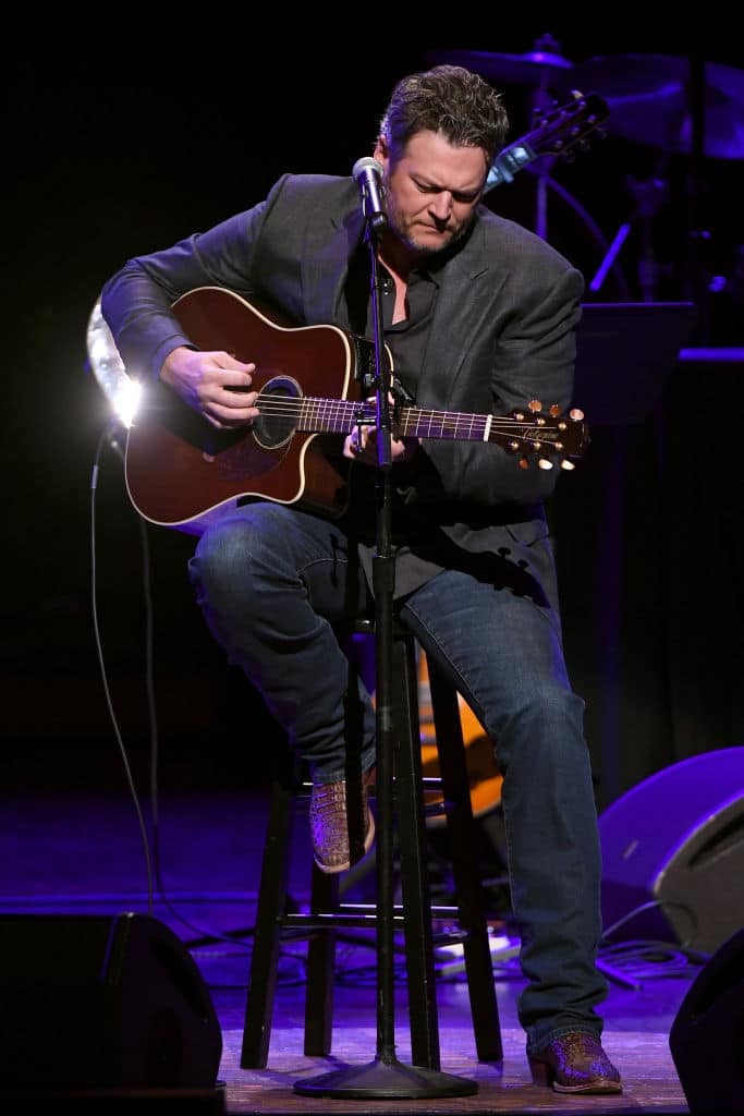 Blake Shelton performs "Over You" in honor of Troy Gentry