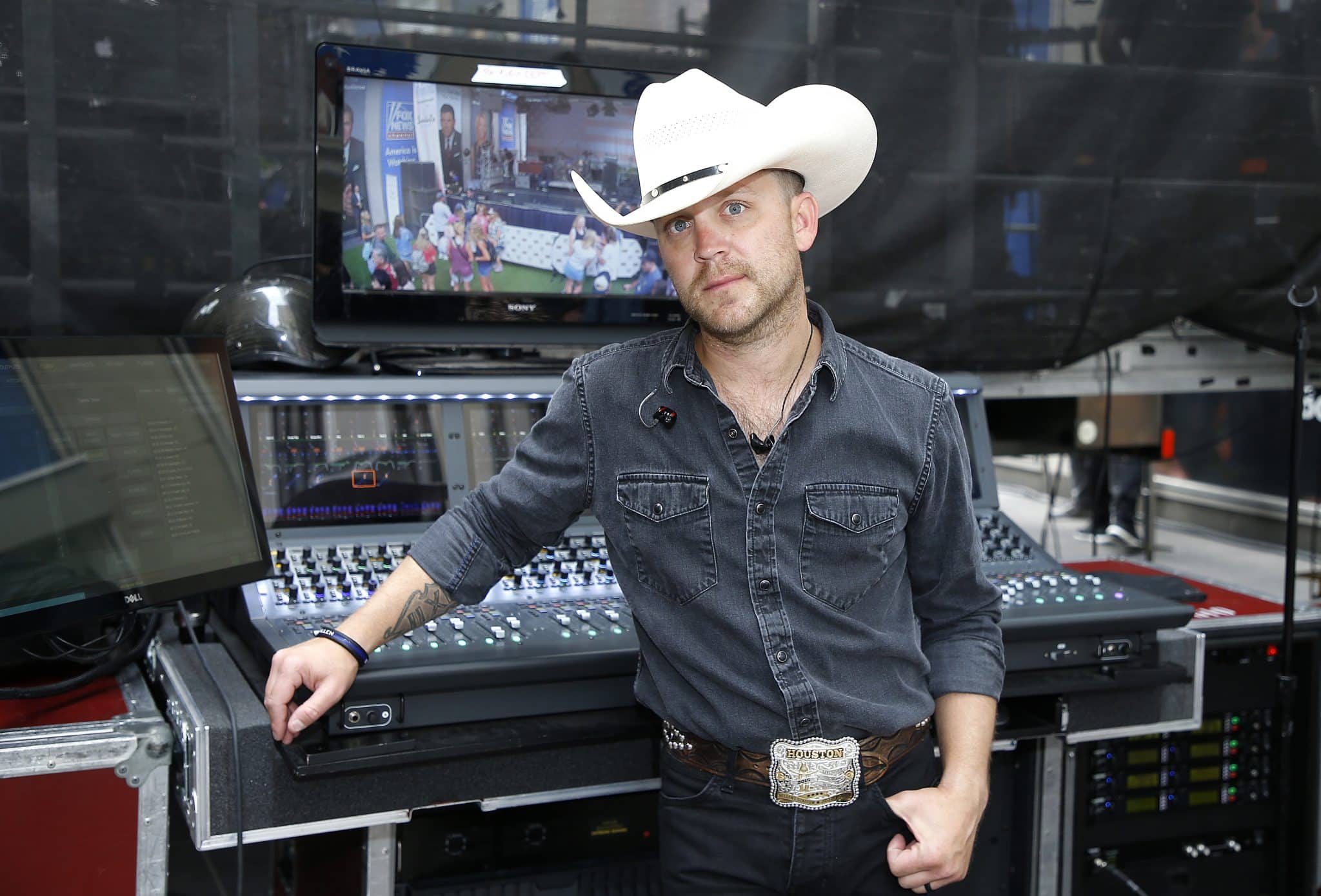 Justin Moore devoted his music video for "The Ones That Didn't Make It Back Home" to fallen members of the military