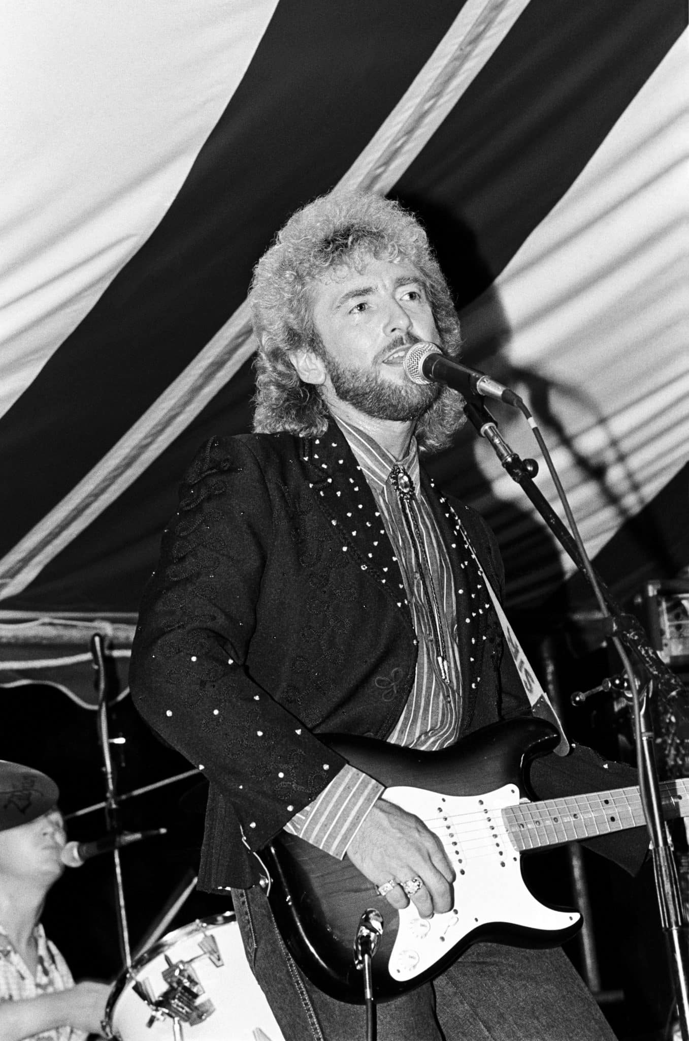 Keith Whitley performing at an RCA Records Convention at the Arrowood Hotel in Purchase, New York on August 4, 1988. 