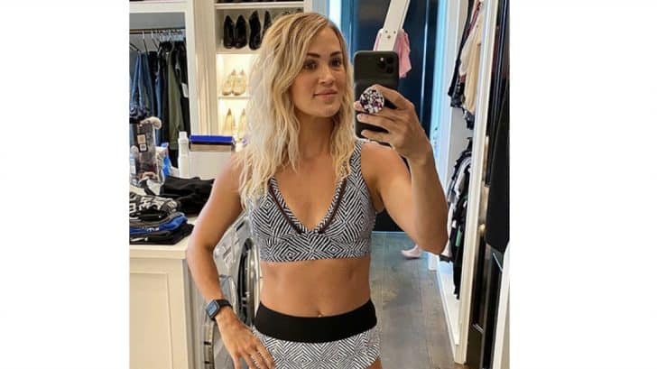 carrie underwood in swimsuit