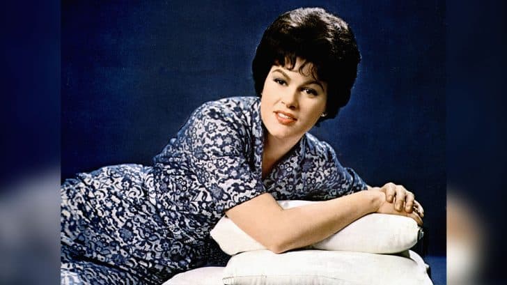 Patsy Cline & The Jordanaires Sing 'Blue Moon Of Kentucky' In 1963 ...