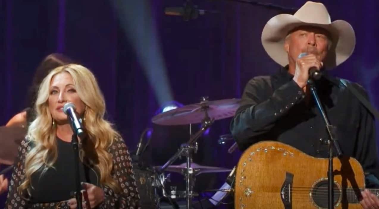 Alan Jackson and Lee Ann Womack singing together