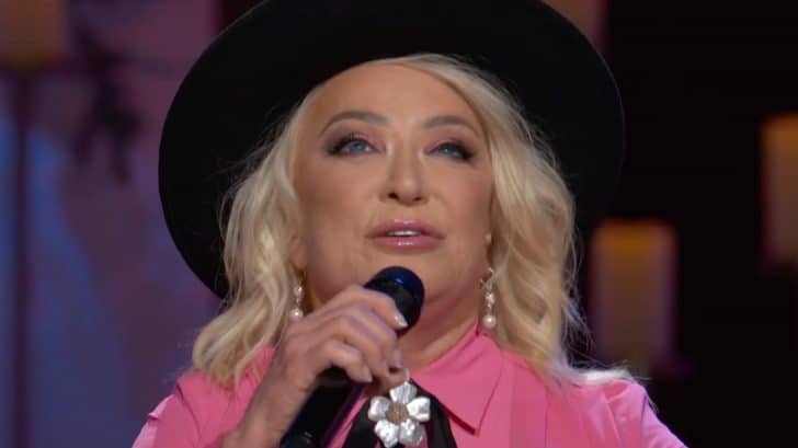 Tanya Tucker and daughters pay tribute to Loretta Lynn