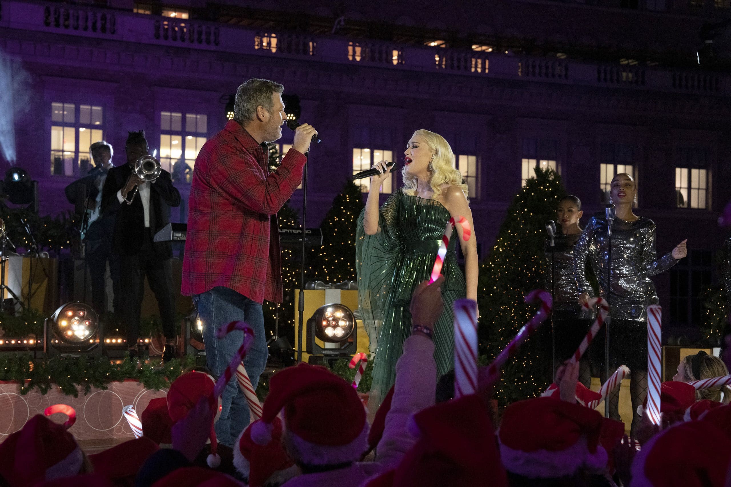 Blake Shelton and Gwen Stefani perform during the "Christmas in Rockefeller Center" special in 2022