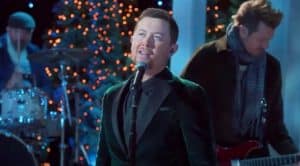 Scotty McCreery sings Holly Jolly Christmas on CMA Country Christmas
