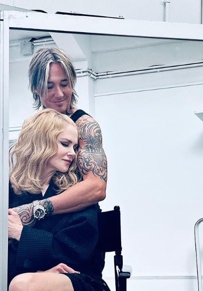 Keith Urban embraces his wife Nicole Kidman