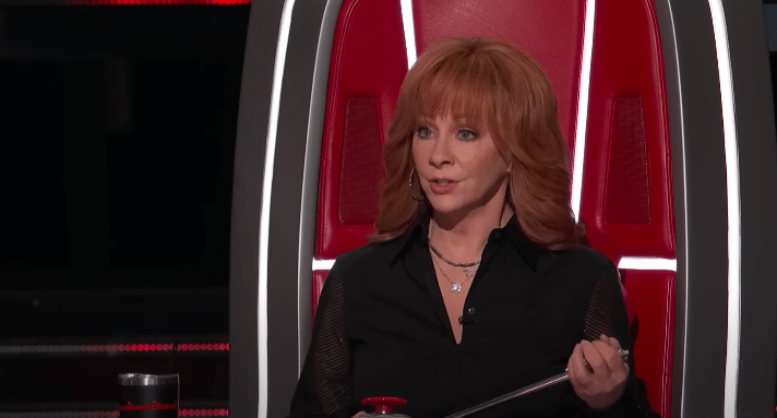 Reba & Gwen Compete For Country Girl's Attention On 