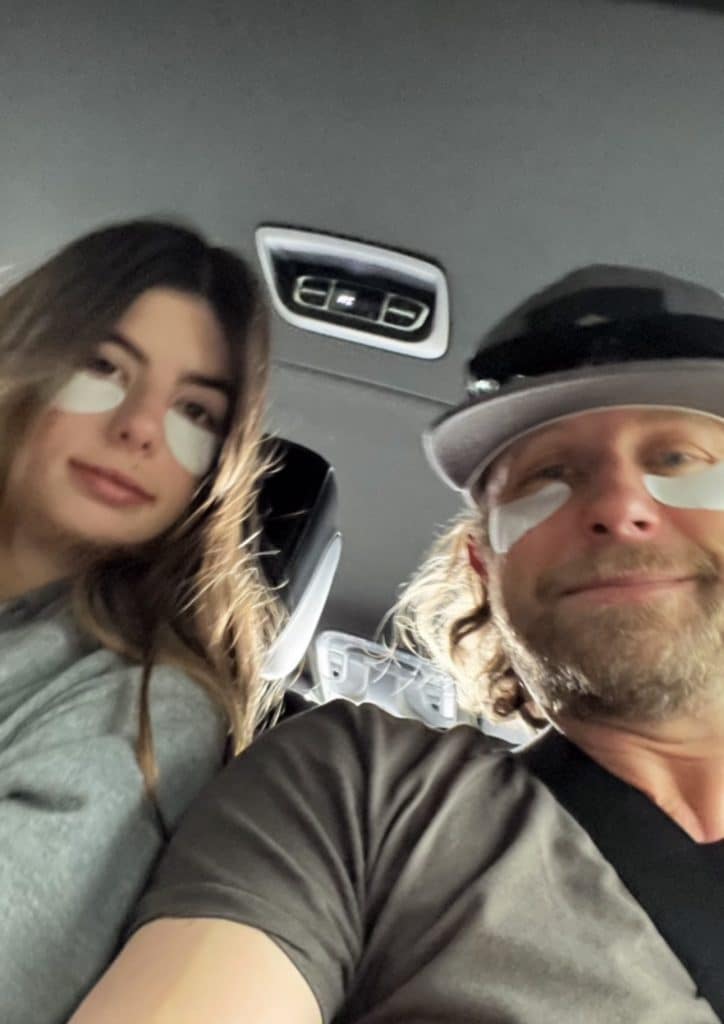 Dierks Bentley and his Daughter Evie in the car.