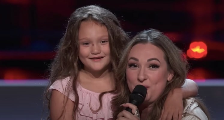 Jacquie Roar and her daughter on "The Voice"