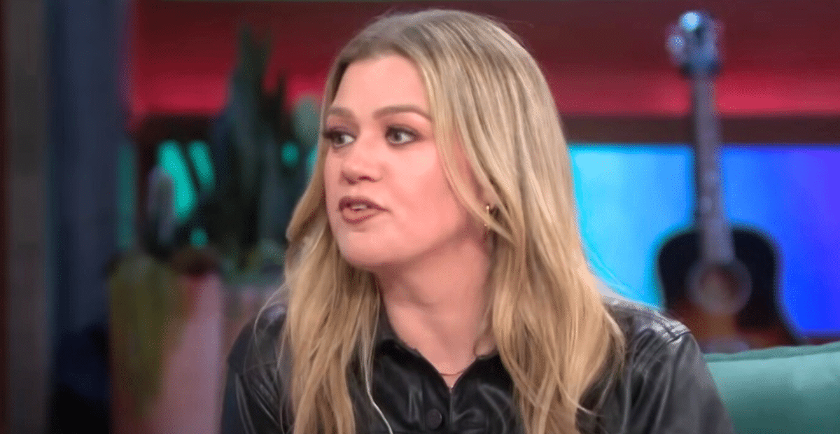 Kelly Clarkson Reveals She Lived In Her Car Before 