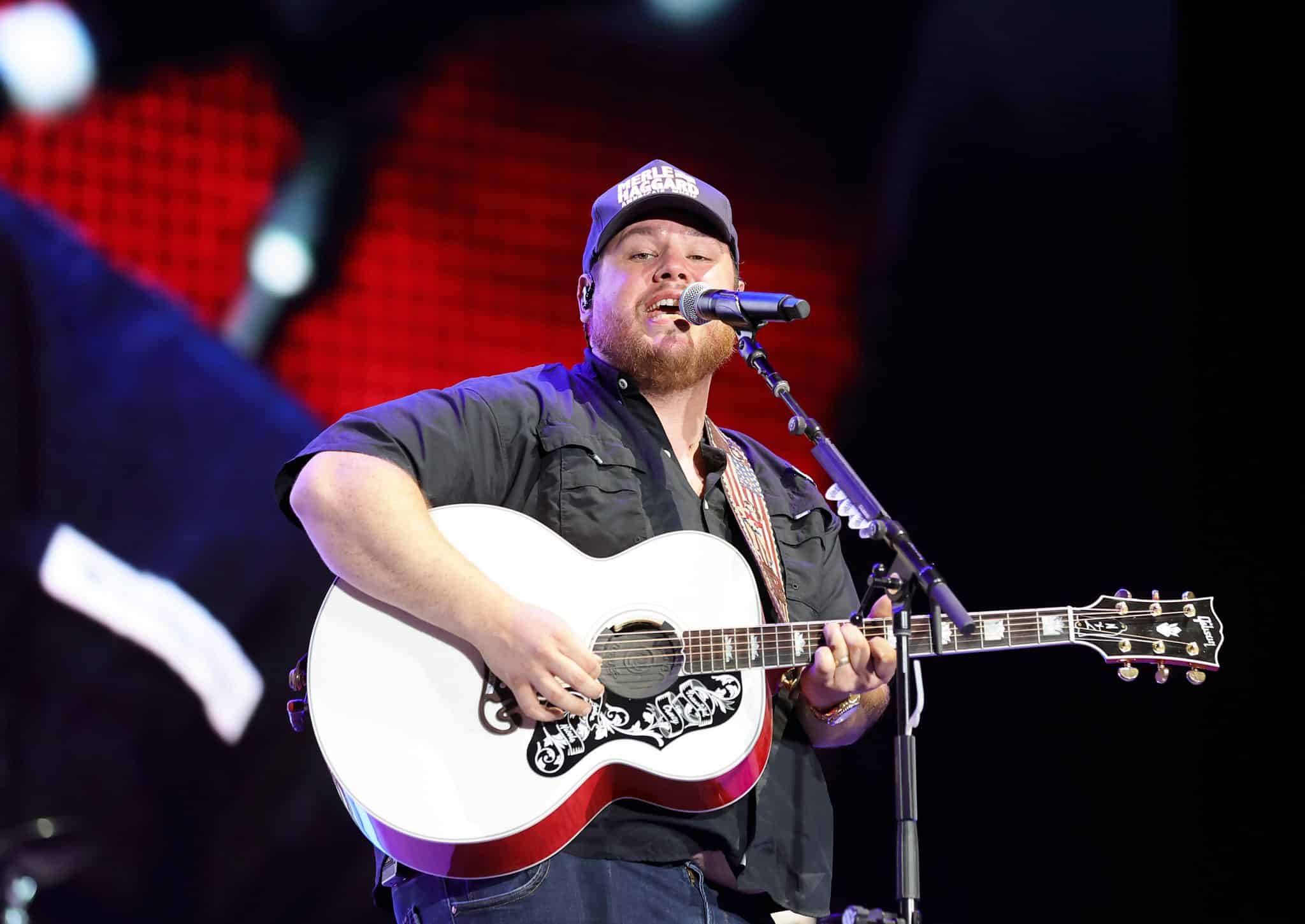 Luke Combs is the People's Choice Country Awards' Male Artist of 2024