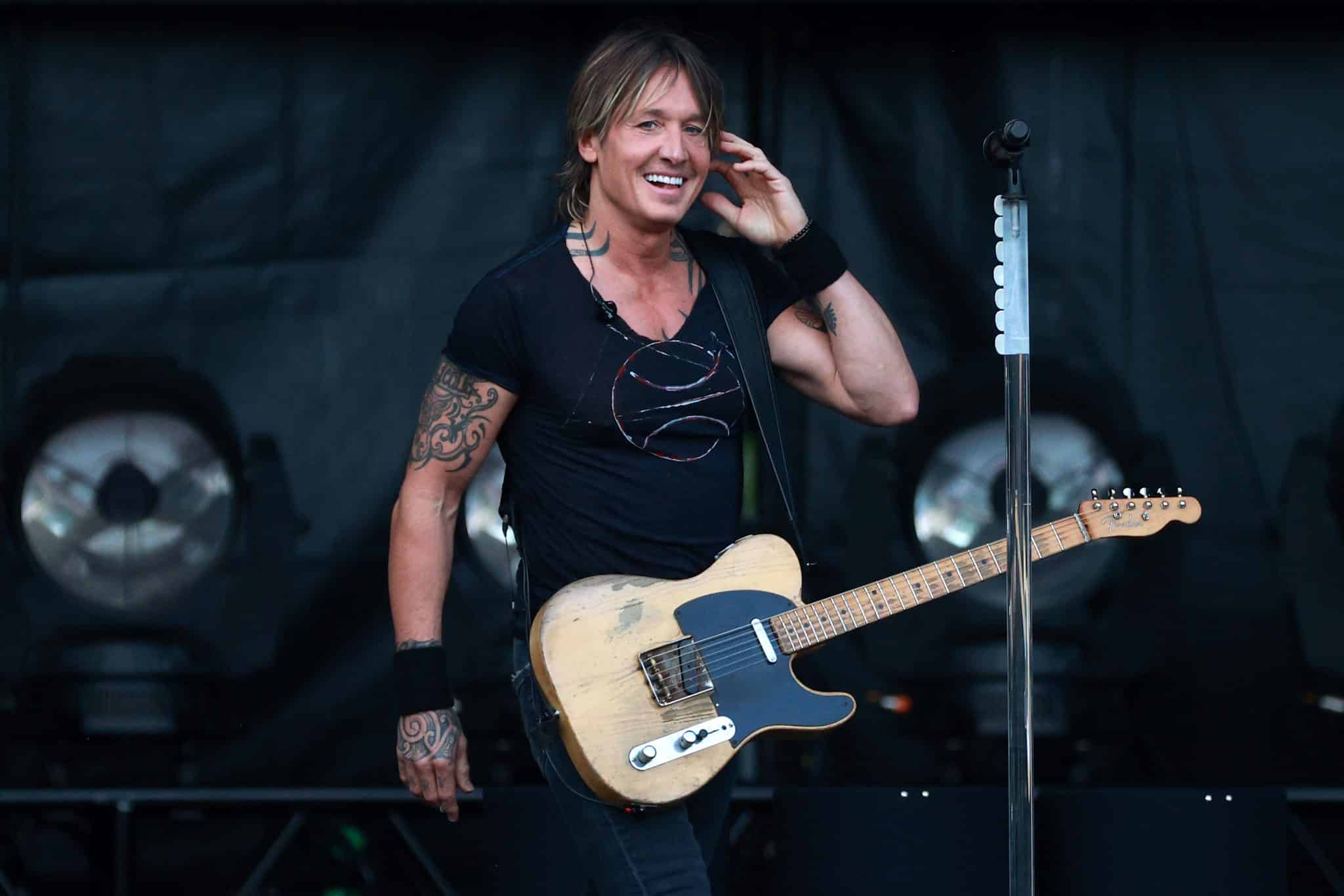 Iconic Country Music Hairstyles - Keith Urban's signature look
