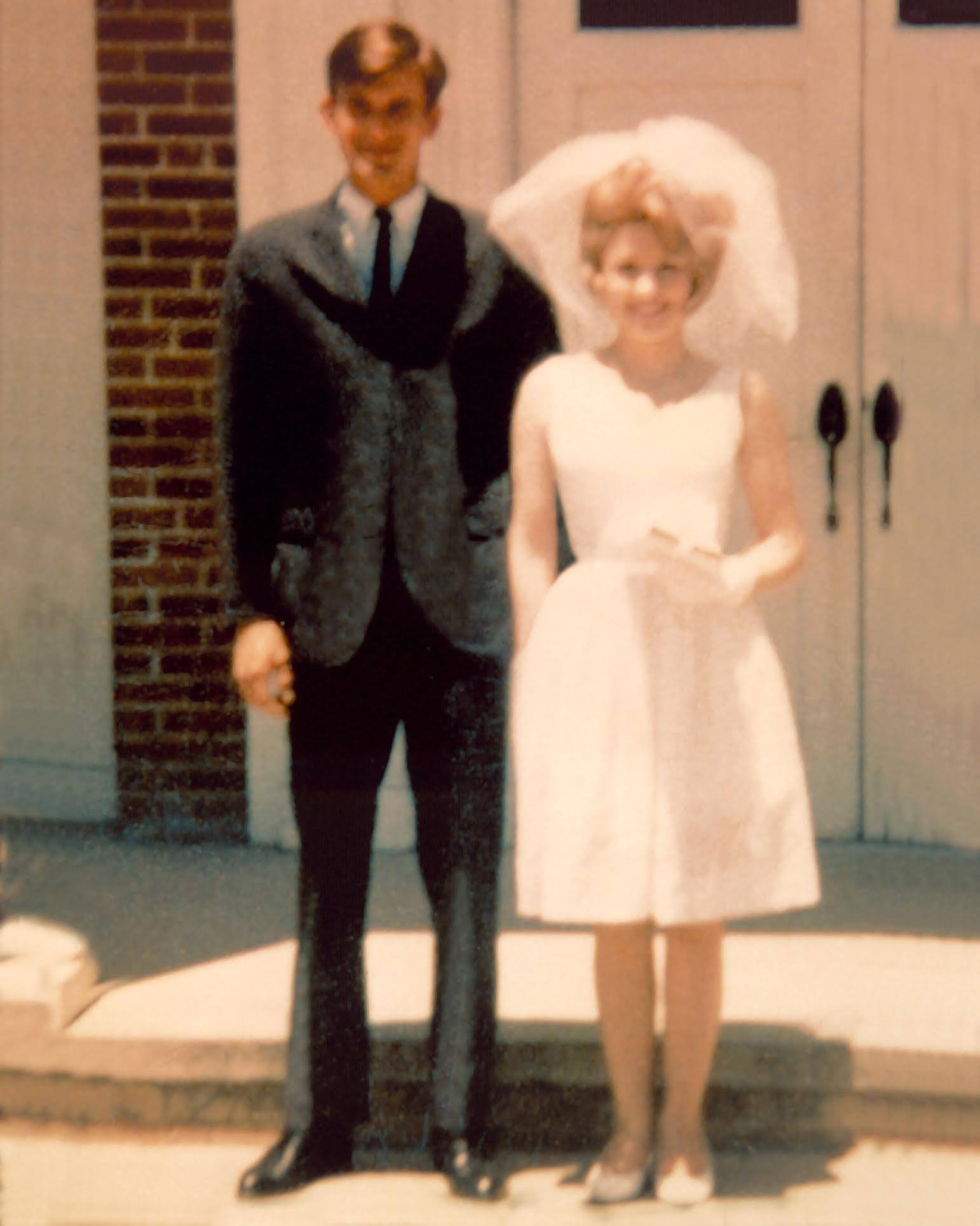 Country Singers & Their Wedding Photos - Dolly Parton & Carl Dean