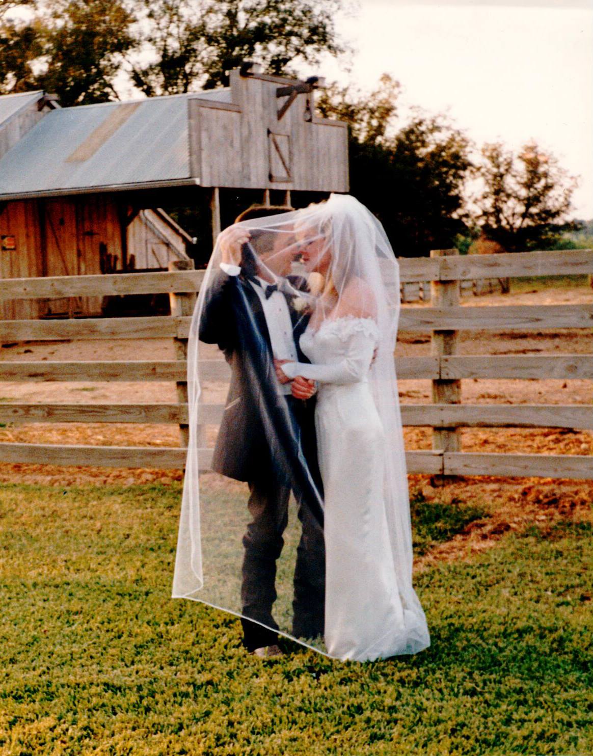 Country singer wedding photos - Clint and Lisa