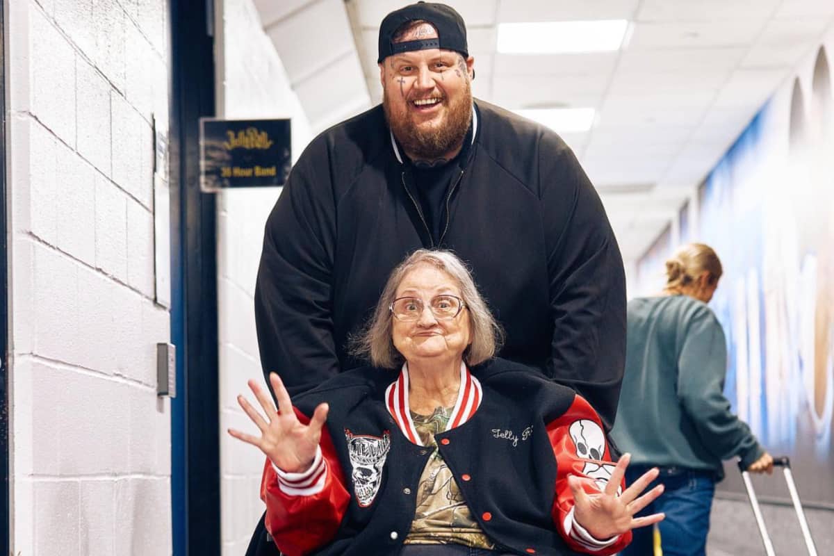 Jelly Roll and his mom, Donna DeFord.