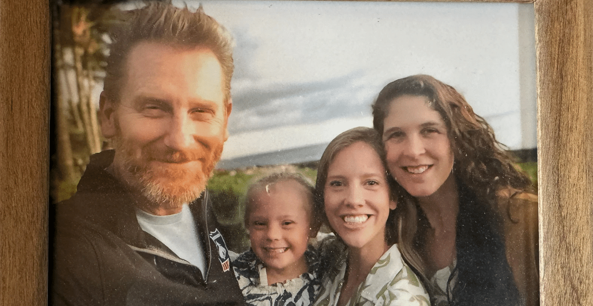 Rory Feek with his three daughters