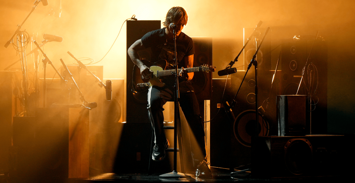 Keith Urban Delivers Vulnerable Performance Of Messed Up As Me At The