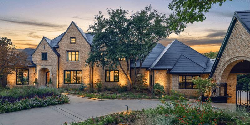 Exterior view of the Texas estate for sale by Loretta Lynn's grandson