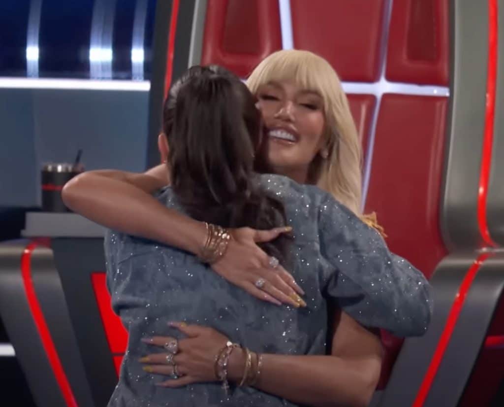 Camryn Brooks and Gwen Stefani hug on "The Voice" 