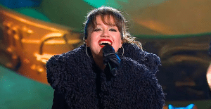 Kelly Clarkson performing at Christmas In Rockefeller