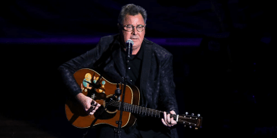 Vince Gill Performs the Heartbreaking Christmas Song He Wrote After His