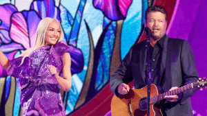 gwen stefani and blake shelton on stage