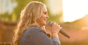 Breanna Nix sings her debut single "Higher" live in Nashville.