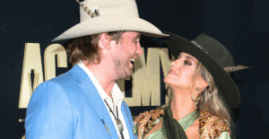 Lainey Wilson and her fiancé Duck Hodges at the 2023 ACM Awards