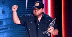 Luke Combs Award
