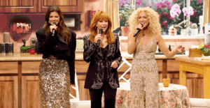Reba led a tribute to The Golden Girls at the 2025 Primetime Emmys