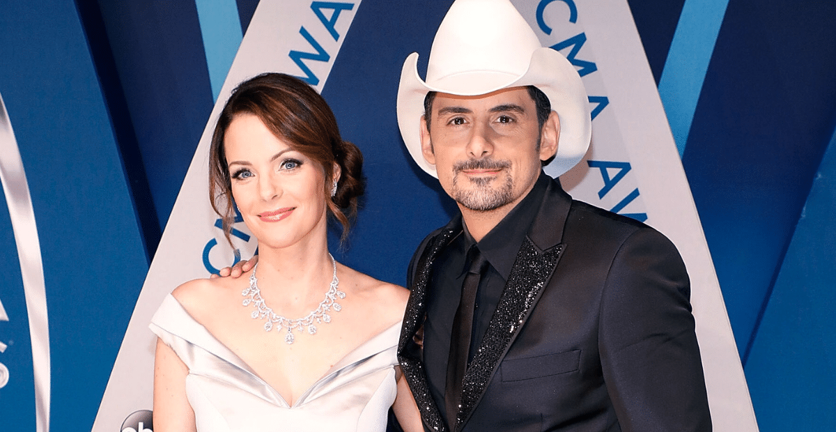 Brad Paisley Celebrates Wife Kimberly's 54th Birthday With Adorable New(02)