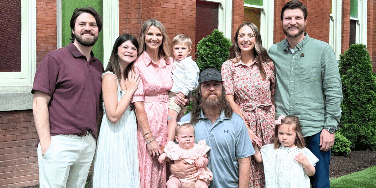 "Duck Dynasty" Star Reed Robertson Expecting Baby 4 With Wife Brighton(02)