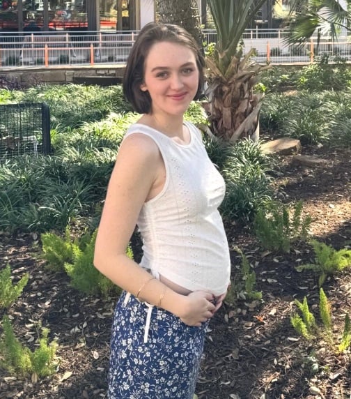 Lily Stalbaum (formerly Robertson) reveals she is pregnant with baby #2!