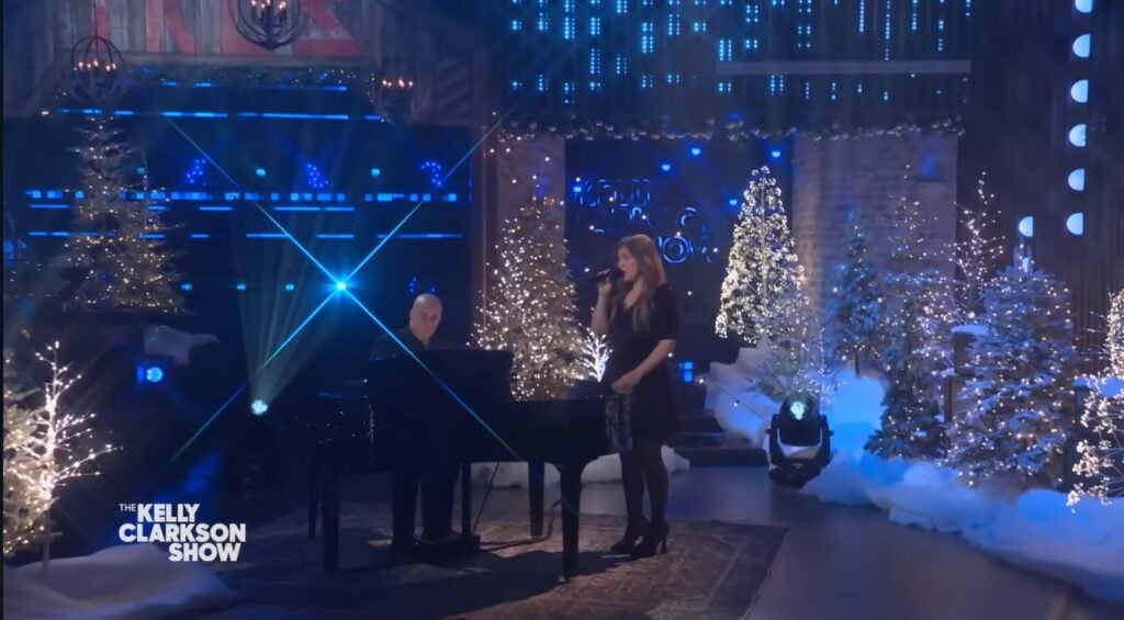 Kelly Clarkson's talk show stage gets transformed into a winter wonderland