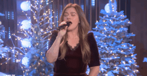 Kelly Clarkson performs "White Christmas" on her talk show