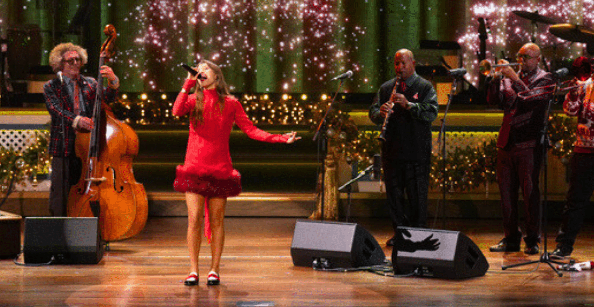 Lauren Daigle & Preservation Hall Jazz Band Deliver Festive Medley During "CMA  Country Christmas"
