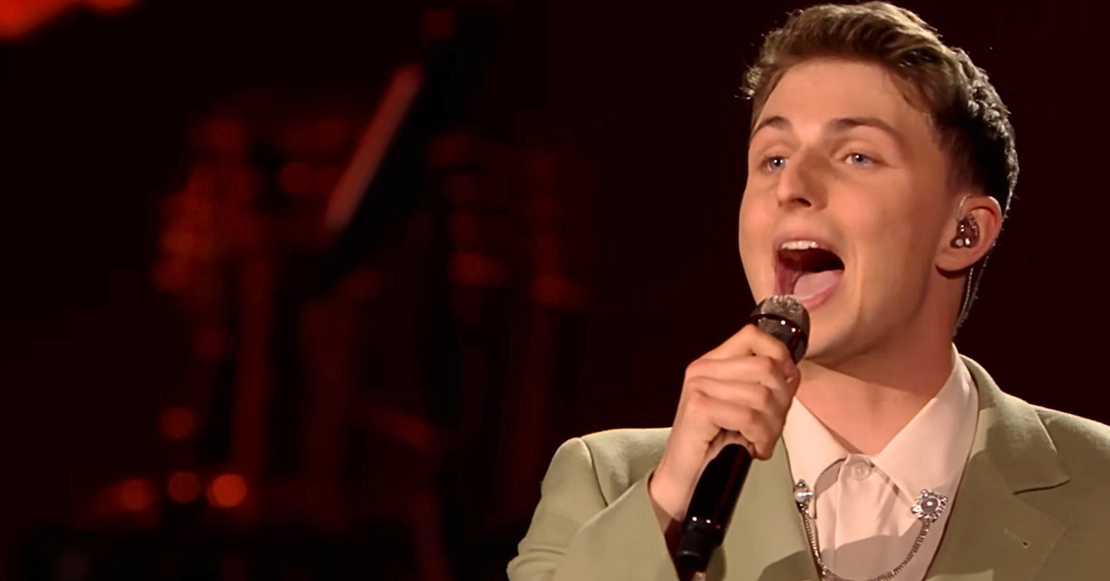 Top 14 'Idol' Singer Braden Rumfelt Channels Experience Into Captivating "Hard Fought Hallelujah" Performance