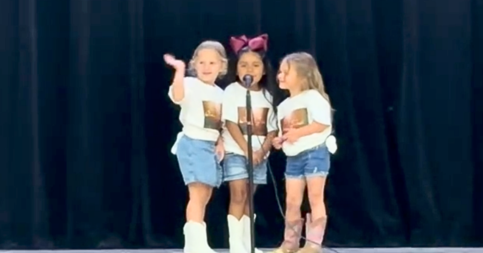 Trio Of Preschool Girls Give Charming Talent Show Performance Of Ella  Langley's "Choosin' Texas"